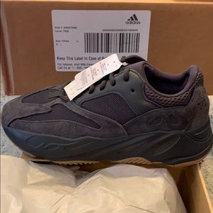 Brand new Yezzy Boost 700